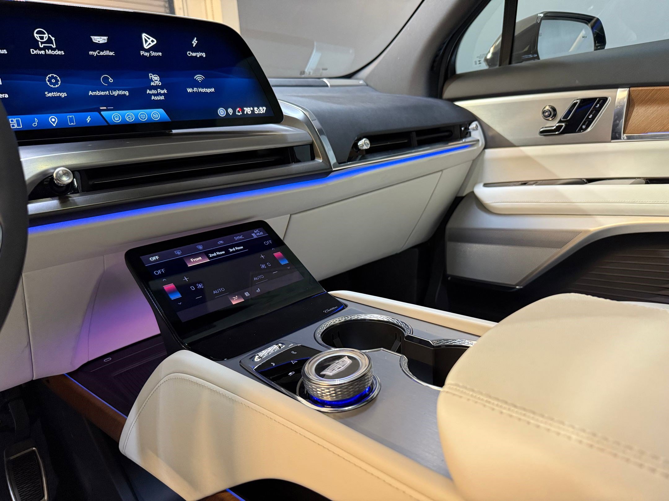 New 2026 Cadillac Vistiq Sport w/ LPO, Floor Liner Package image 33