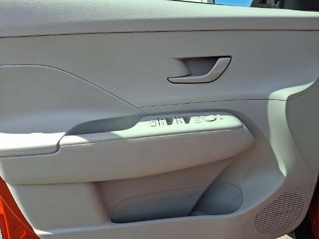 Used 2025 Hyundai Kona SEL AWD/4WD image 12