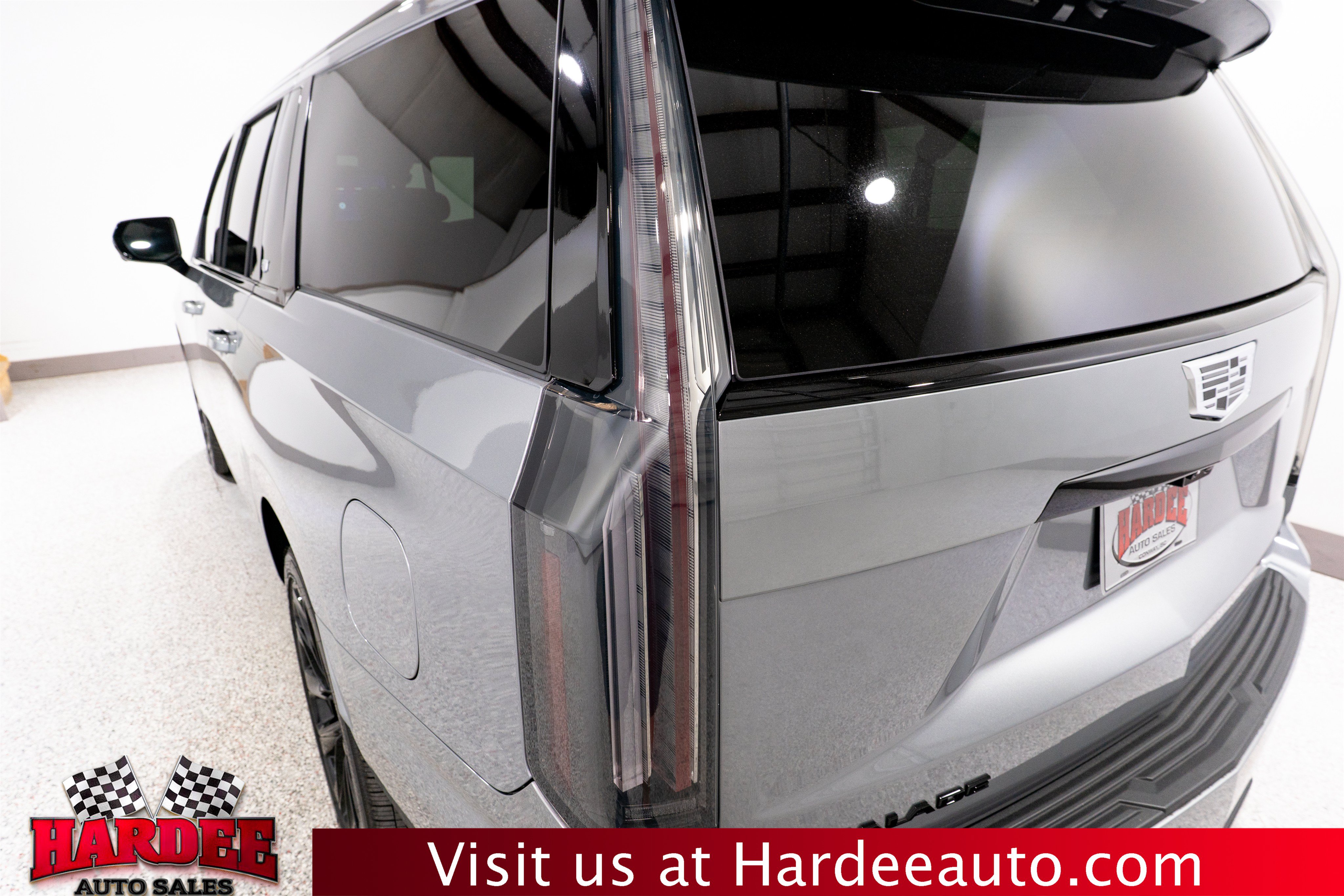 Used 2026 Cadillac Escalade ESV Platinum Sport w/ LPO, ONYX Package AWD/4WD image 9