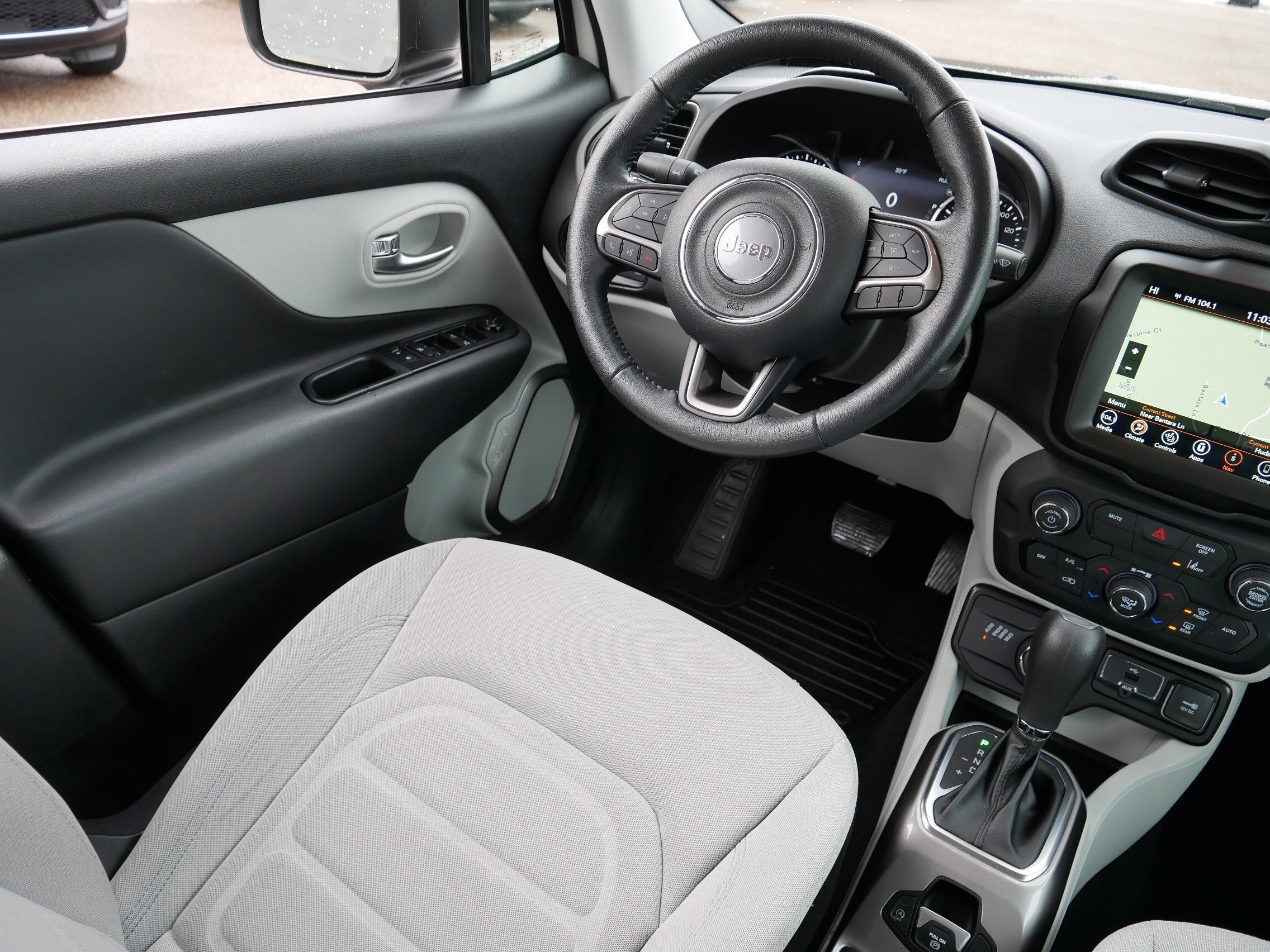 Certified 2022 Jeep Renegade Latitude w/ Convenience Group image 9