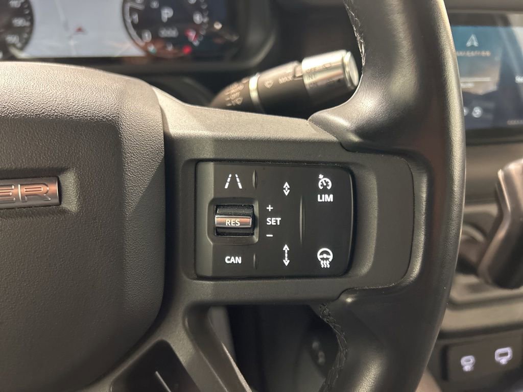 Used 2022 Land Rover Defender 90 X-Dynamic SE image 25