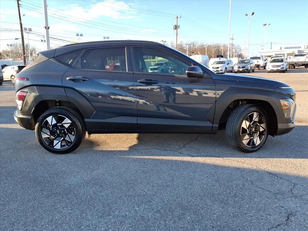 Used 2024 Hyundai Kona SEL w/ Convenience Package image 3