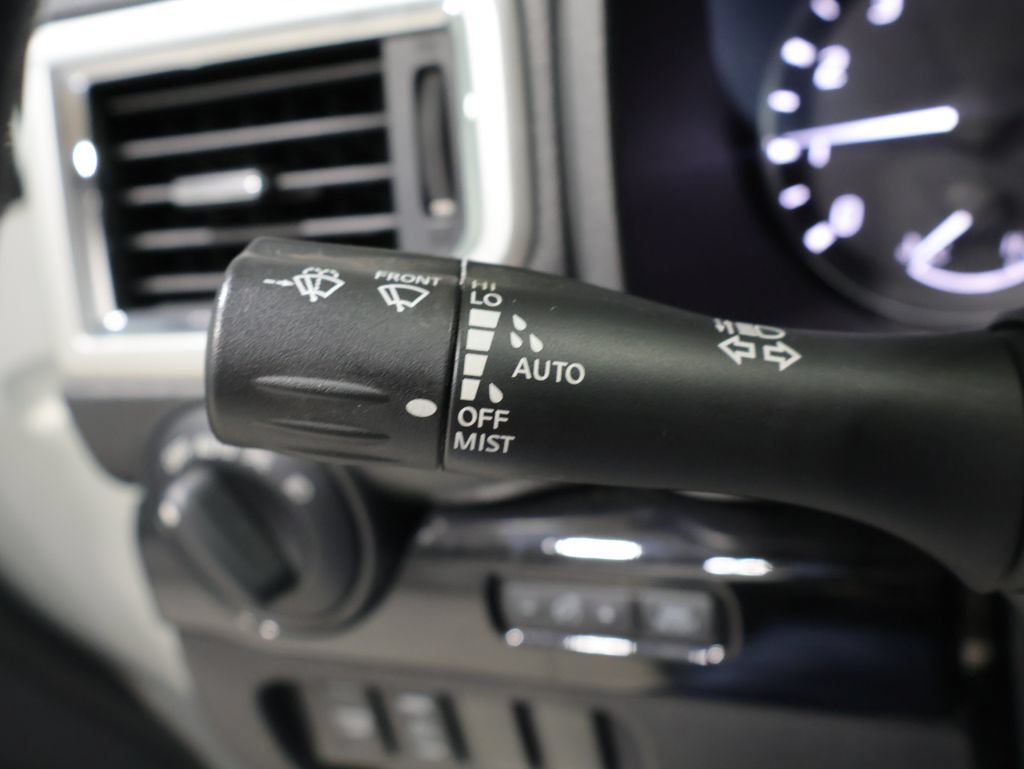 Used 2020 Nissan Titan SV w/ SV Convenience Package AWD/4WD image 33