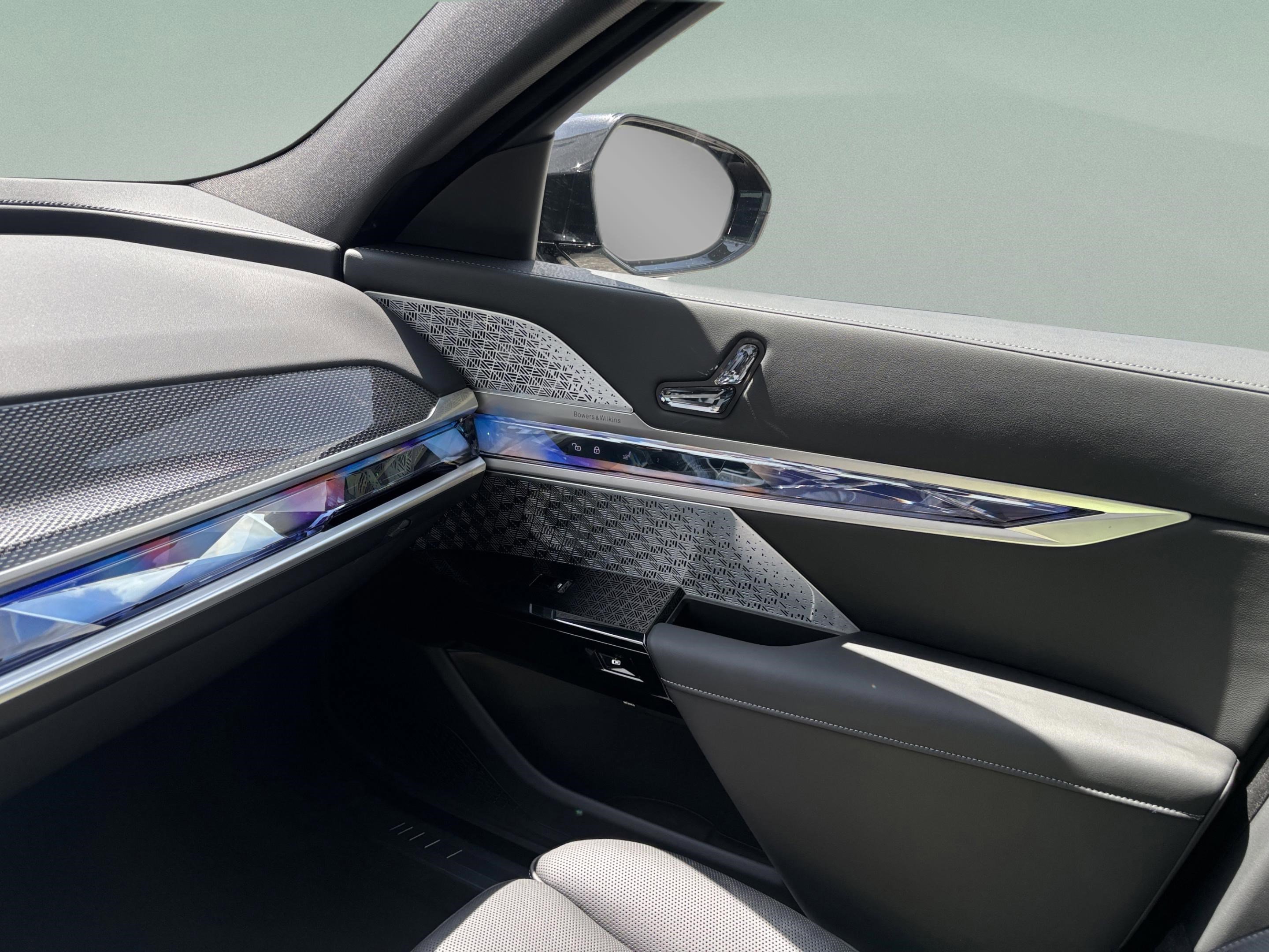 Used 2025 BMW i7 eDrive50 w/ M Sport Package image 16