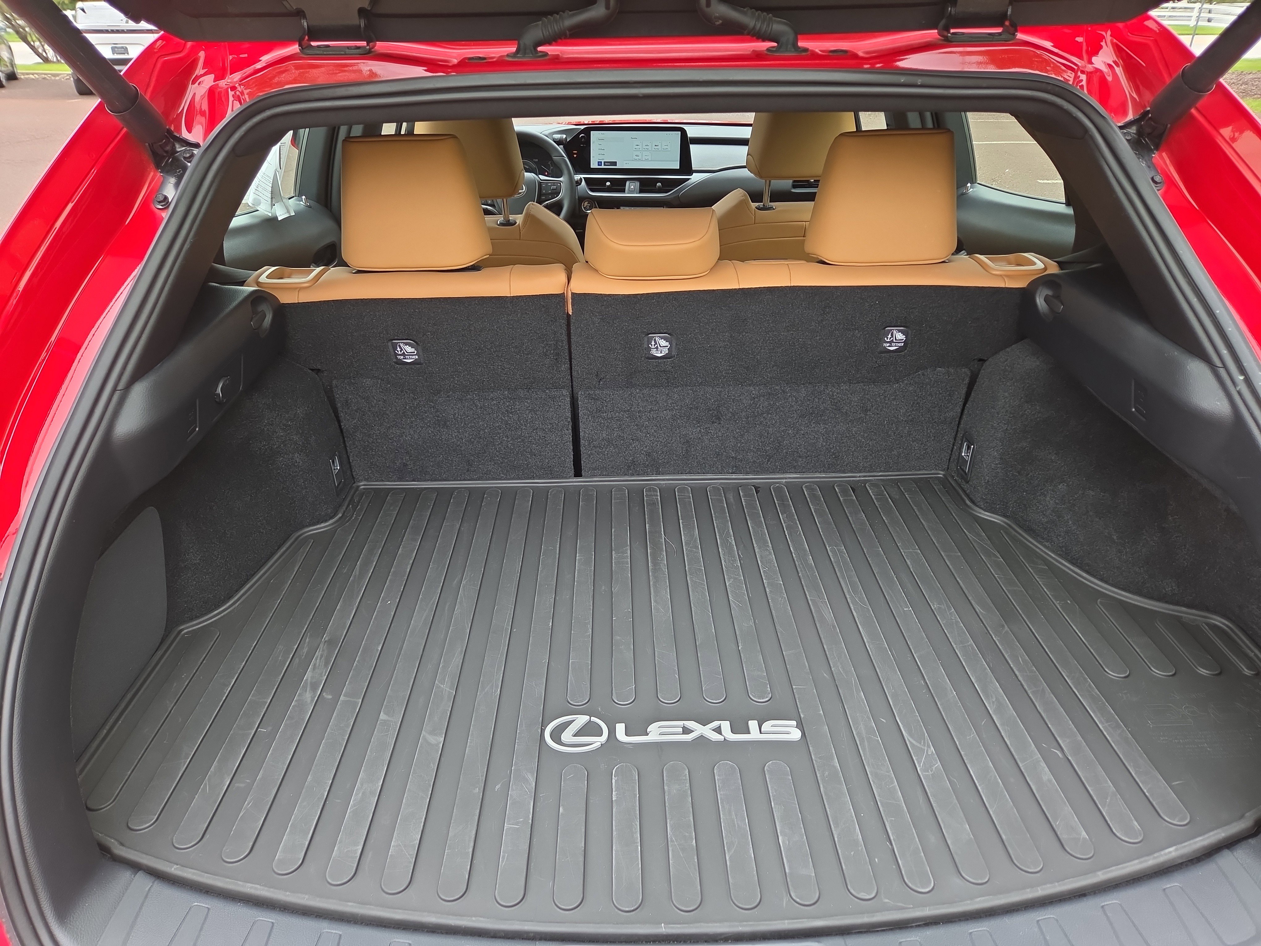 Used 2024 Lexus UX 250h AWD w/ Premium Package image 31