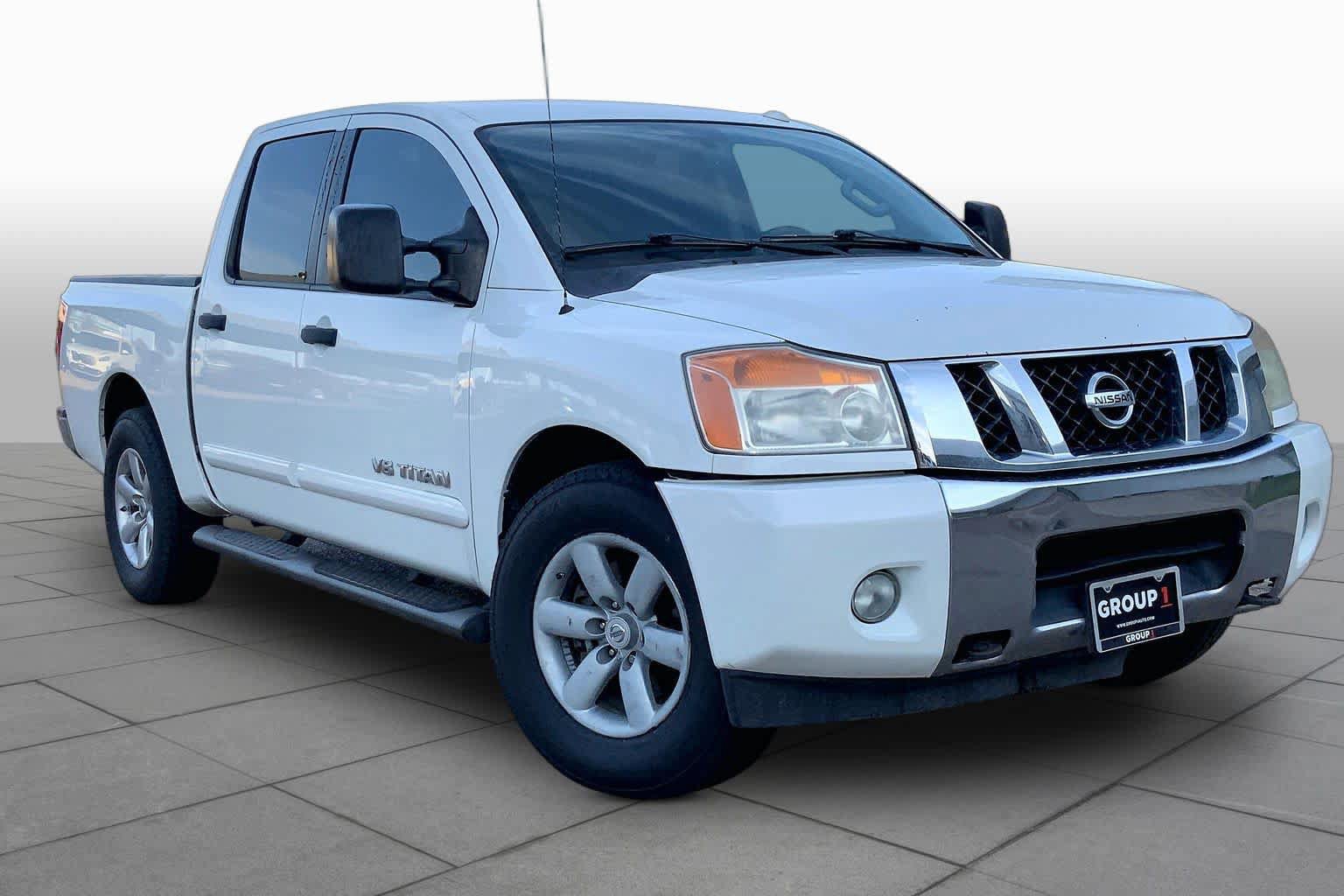 Used 2013 Nissan Titan SV w/ SV Premium Utility Pkg RWD image 2