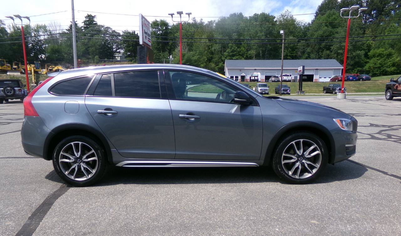 Used 2018 Volvo V60 T5 Cross Country AWD/4WD image 7