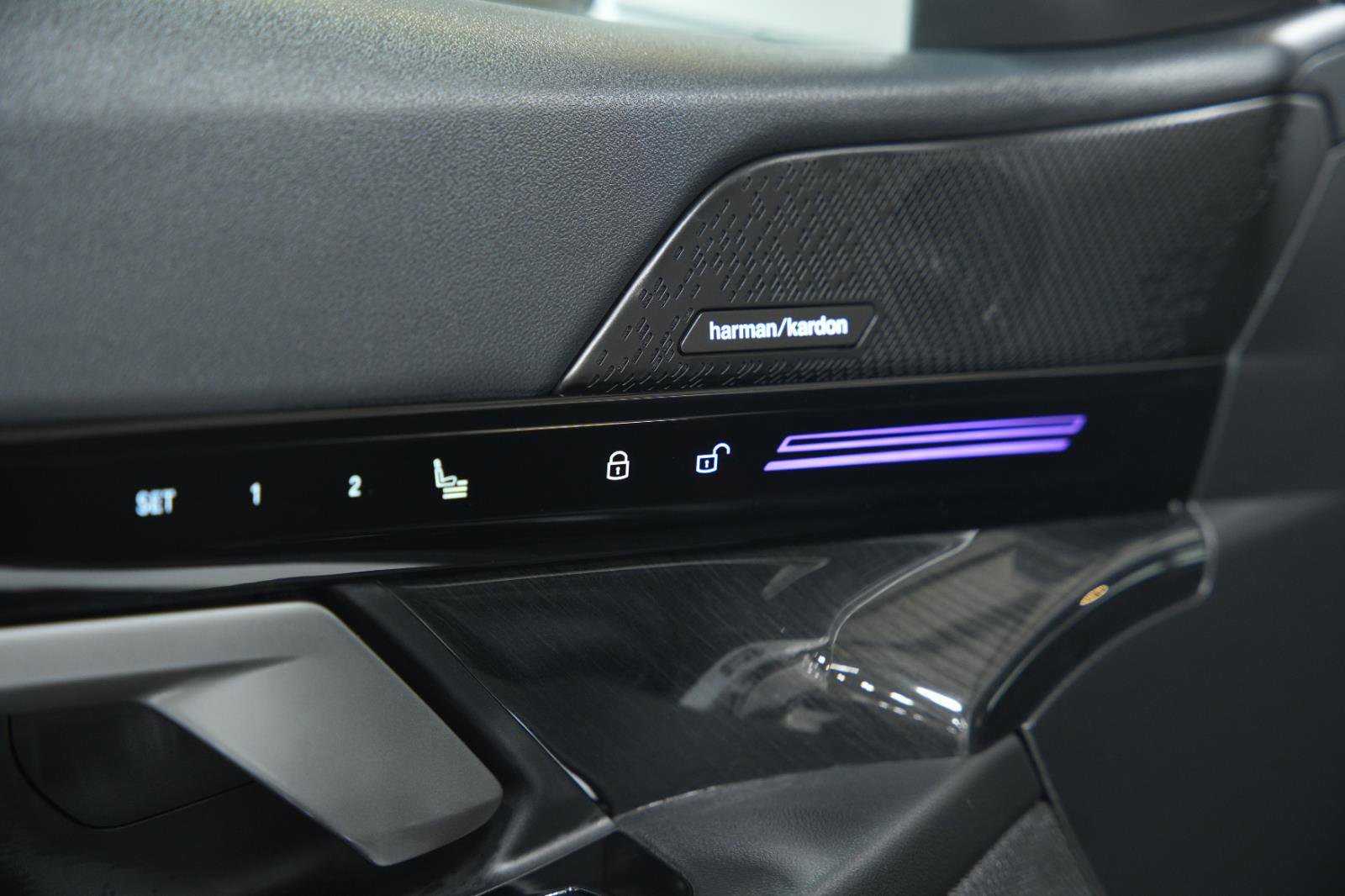 Used 2026 BMW 530i xDrive w/ Premium Package image 25