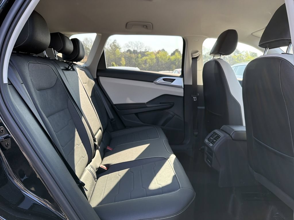 New 2026 Volkswagen Taos SE FWD image 16