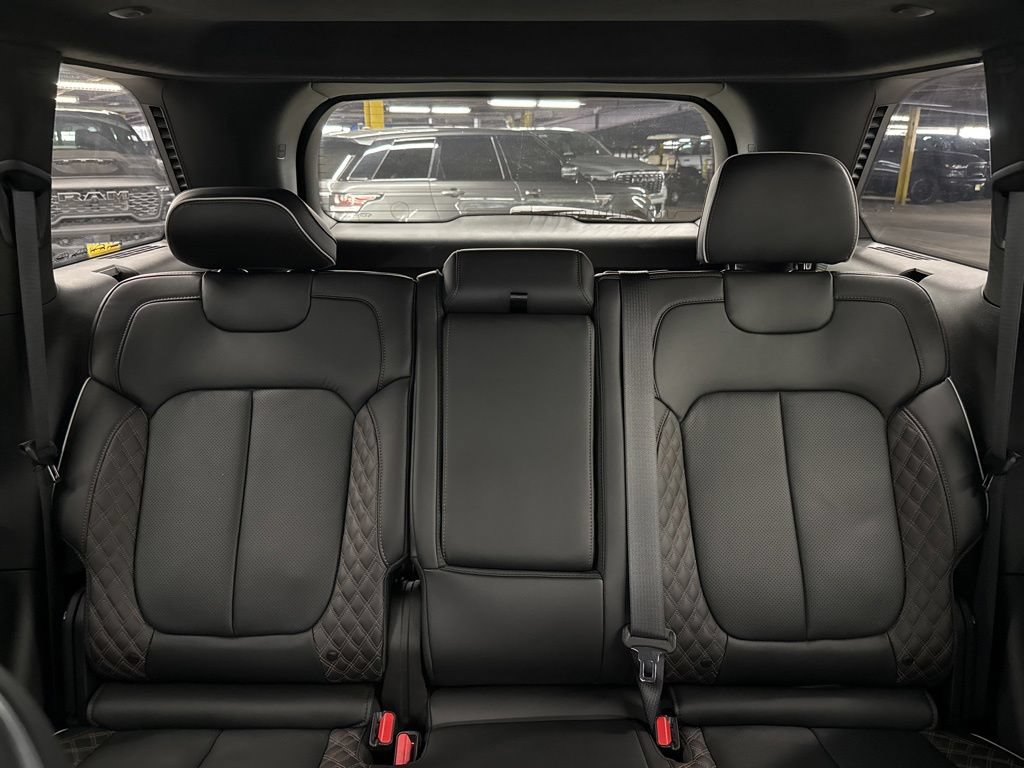 Used 2025 Jeep Grand Cherokee Summit AWD/4WD image 23