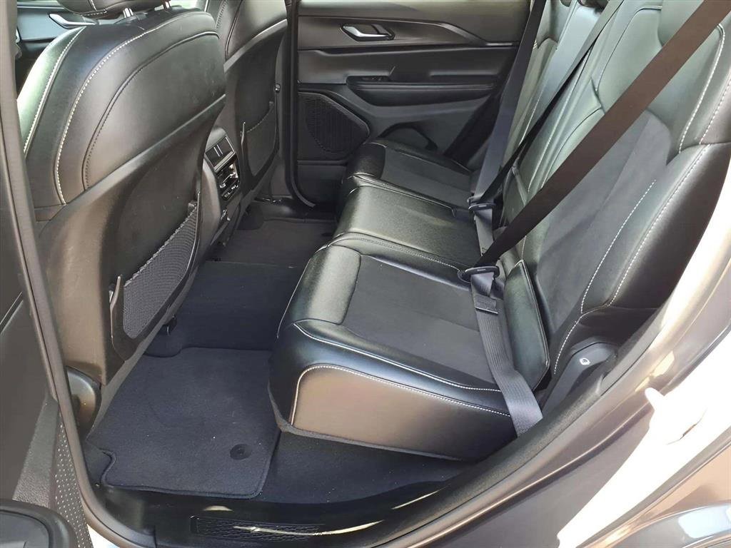 Used 2024 Jeep Grand Cherokee Altitude image 13