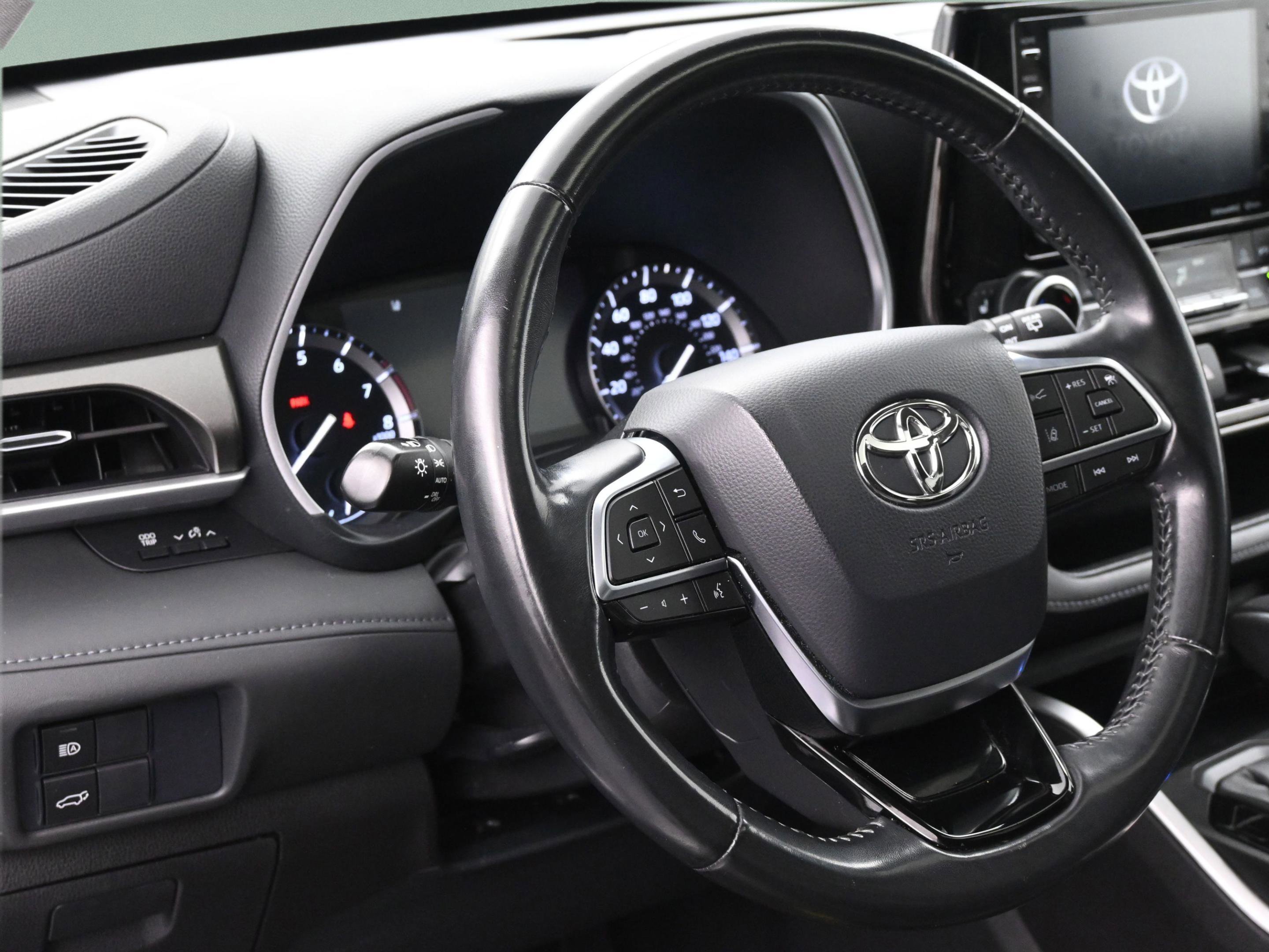 Used 2021 Toyota Highlander XLE image 17