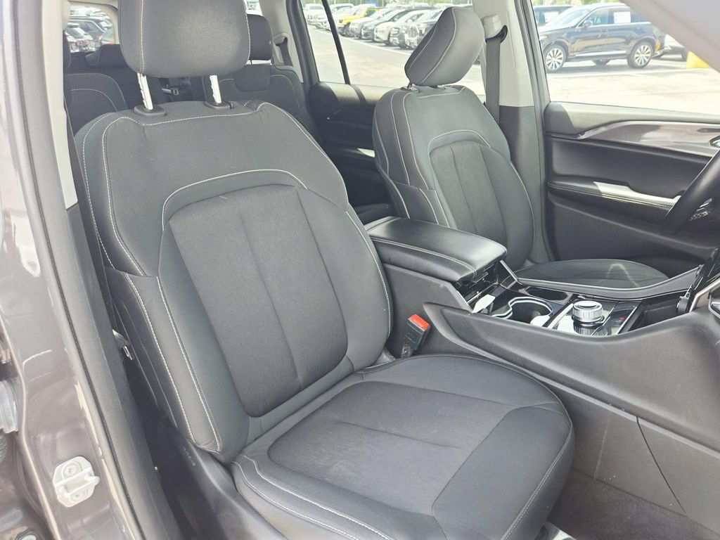 Used 2021 Jeep Grand Cherokee L Laredo w/ Luxury Tech Group I AWD/4WD image 17