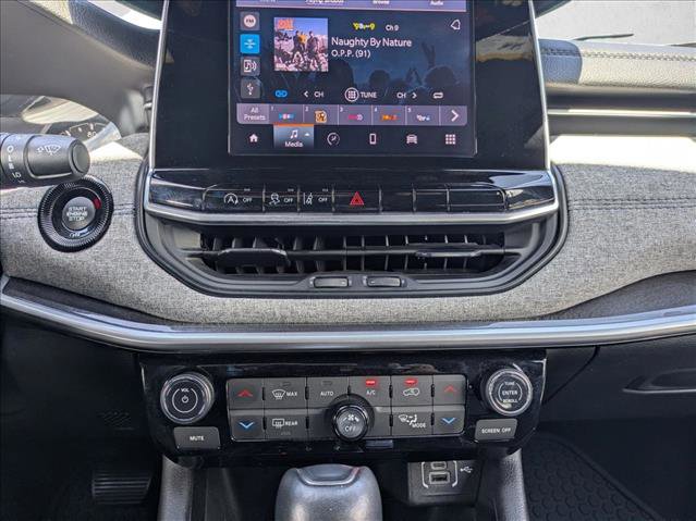 Used 2025 Jeep Compass Latitude w/ Sun & Sound Group image 14