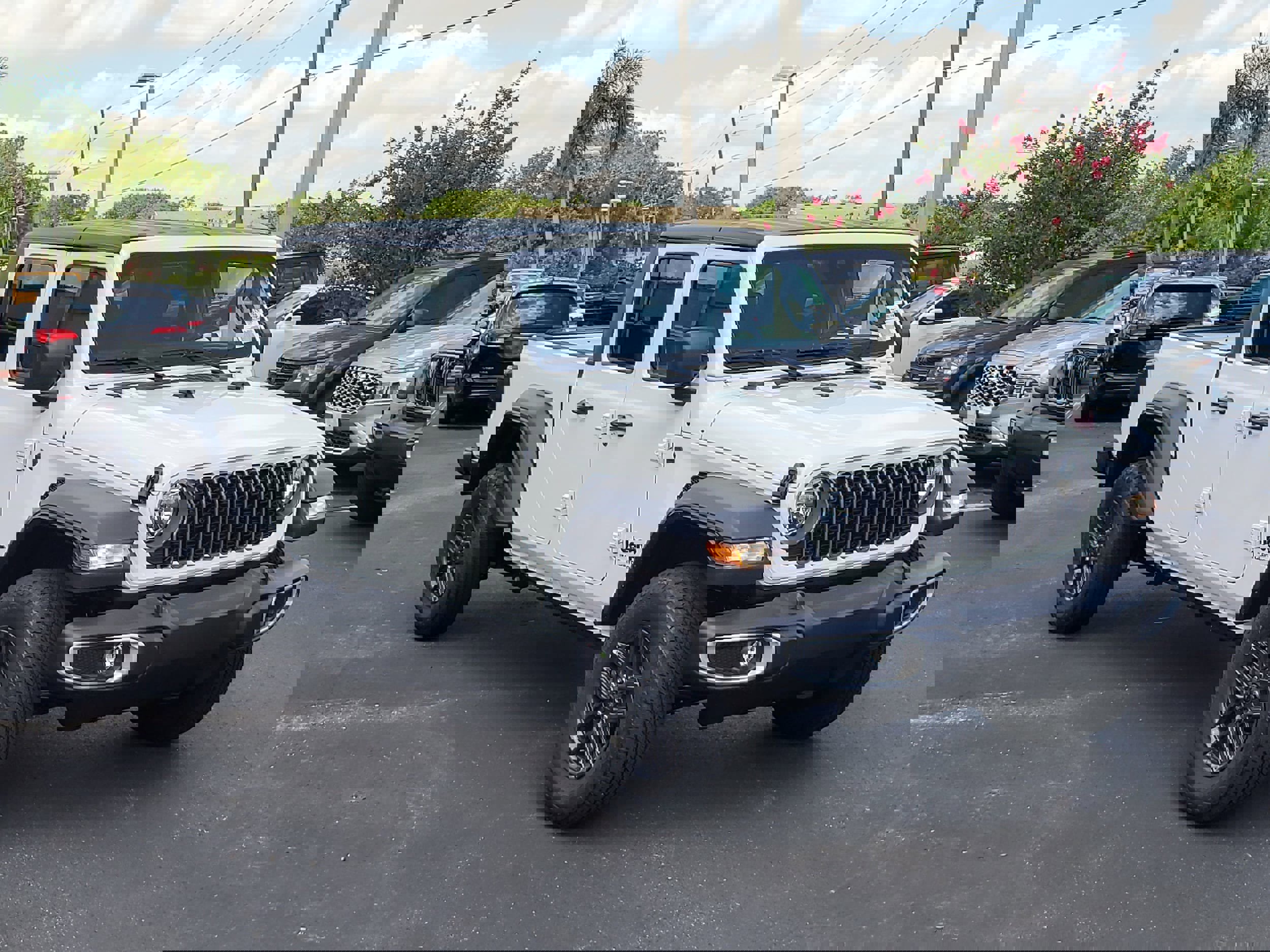 New 2025 Jeep Gladiator Sport image 2