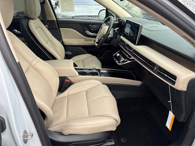 New 2025 Lincoln Corsair Reserve w/ Equipment Group 202A image 17