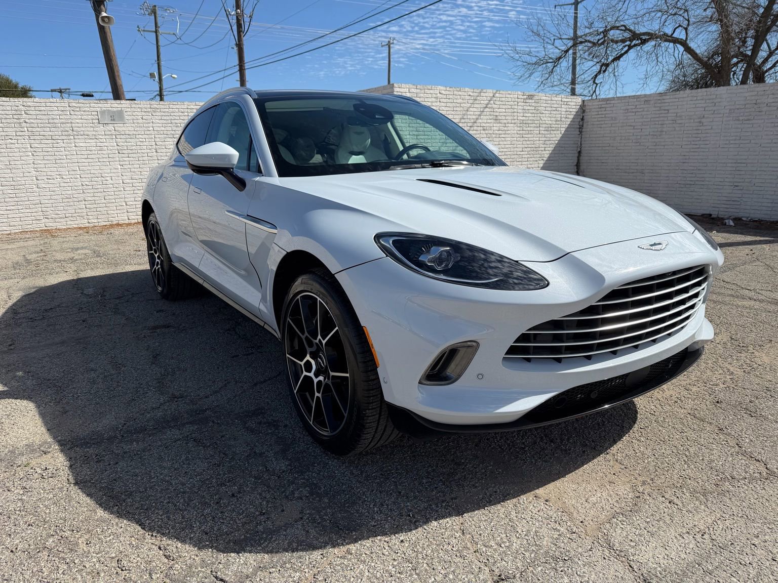 Used 2021 Aston Martin DBX image 9