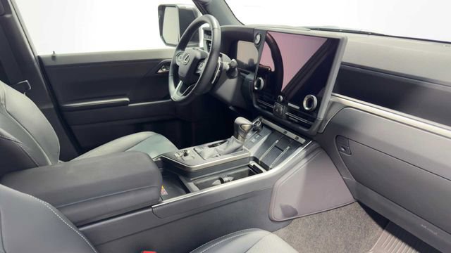 Used 2025 Lexus GX 550 550 Premium w/ Accessory Package (2T) image 13
