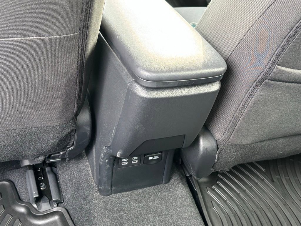 Used 2025 Toyota Prius Plug-In Hybrid image 12