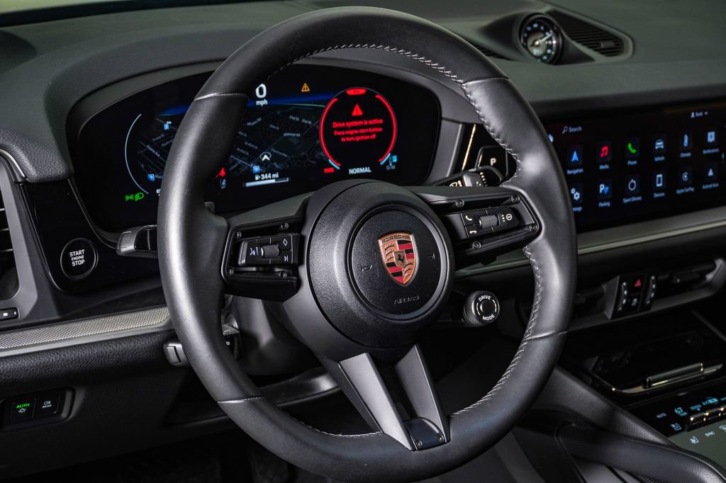 Certified 2025 Porsche Cayenne Coupe AWD/4WD image 18