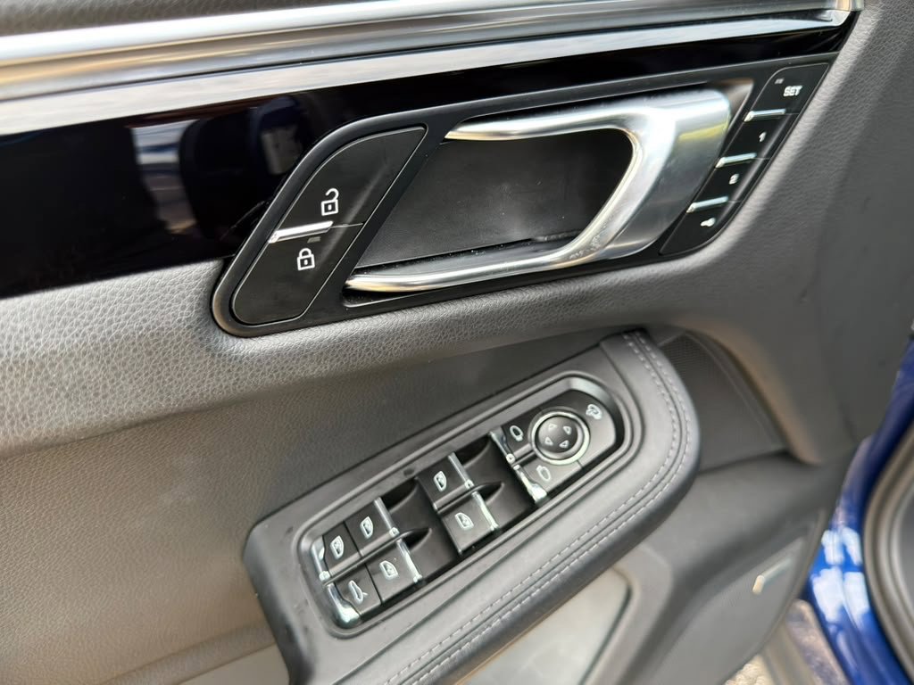 Used 2024 Porsche Macan S AWD/4WD image 7