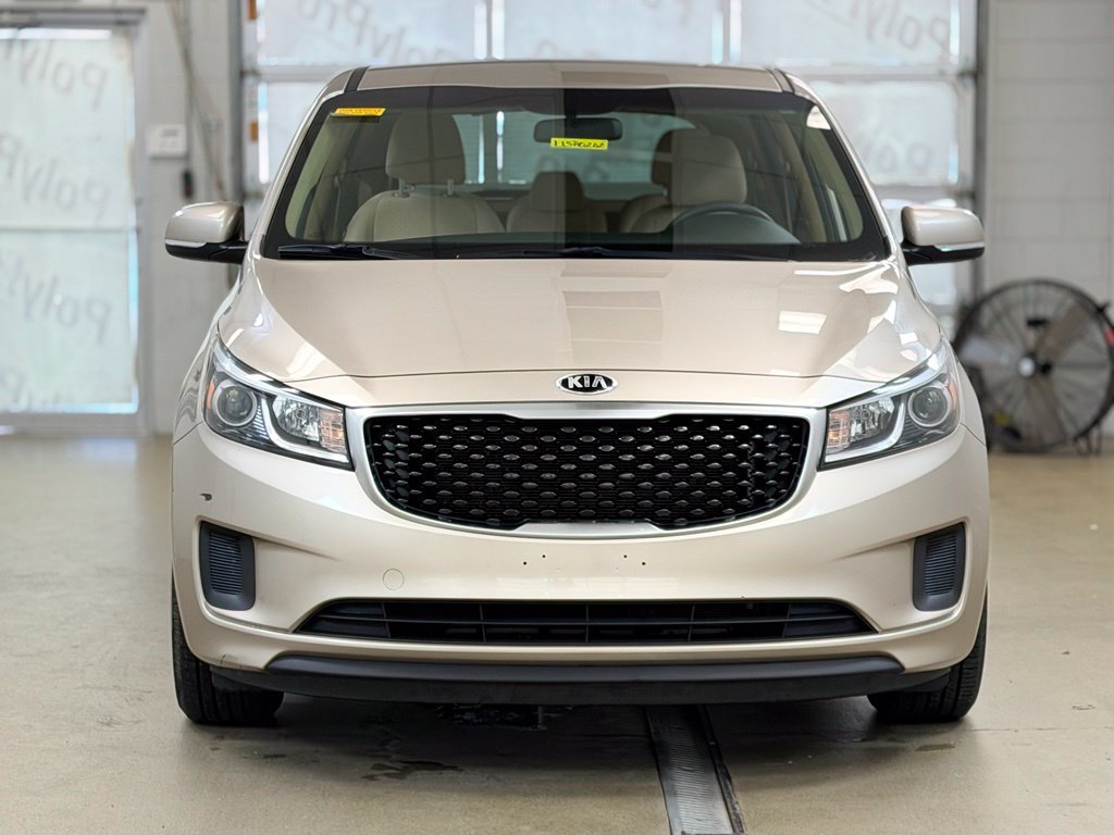 Used 2017 Kia Sedona LX FWD image 2