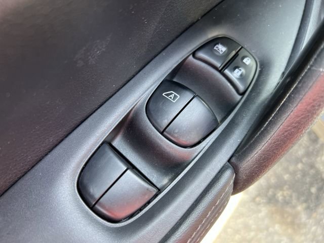 Used 2018 Nissan Rogue SV image 13