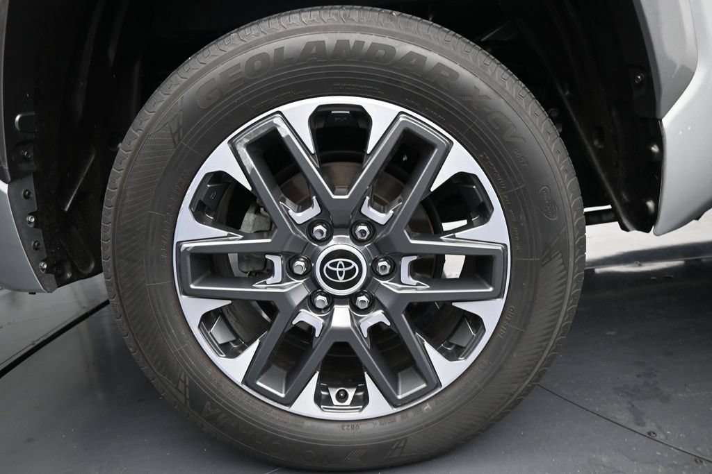 Used 2024 Toyota Tundra Limited AWD/4WD image 10