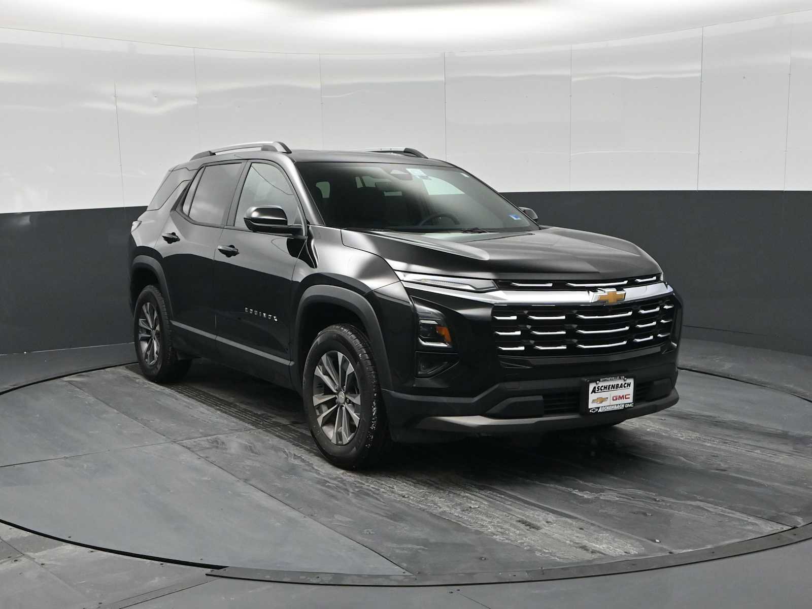 Used 2025 Chevrolet Equinox LT w/ Convenience Package II image 2