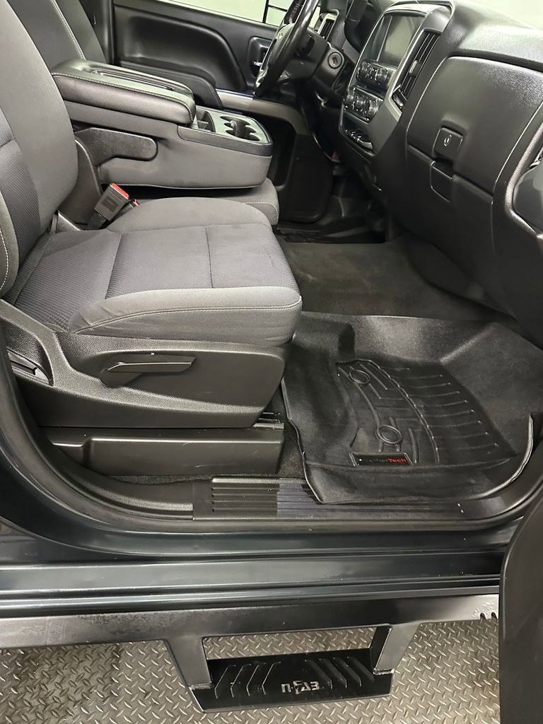 Used 2018 Chevrolet Silverado 1500 LT w/ All Star Edition image 40