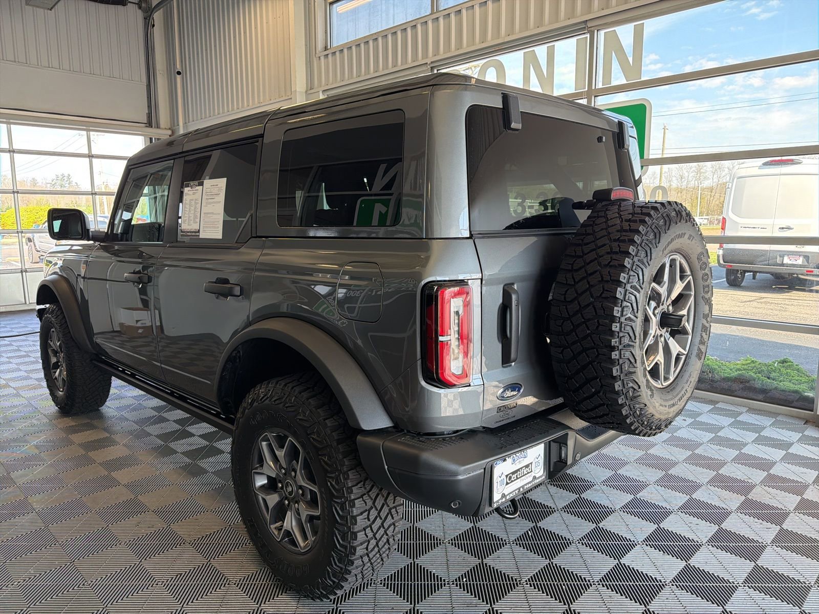 Used 2025 Ford Bronco Badlands image 4