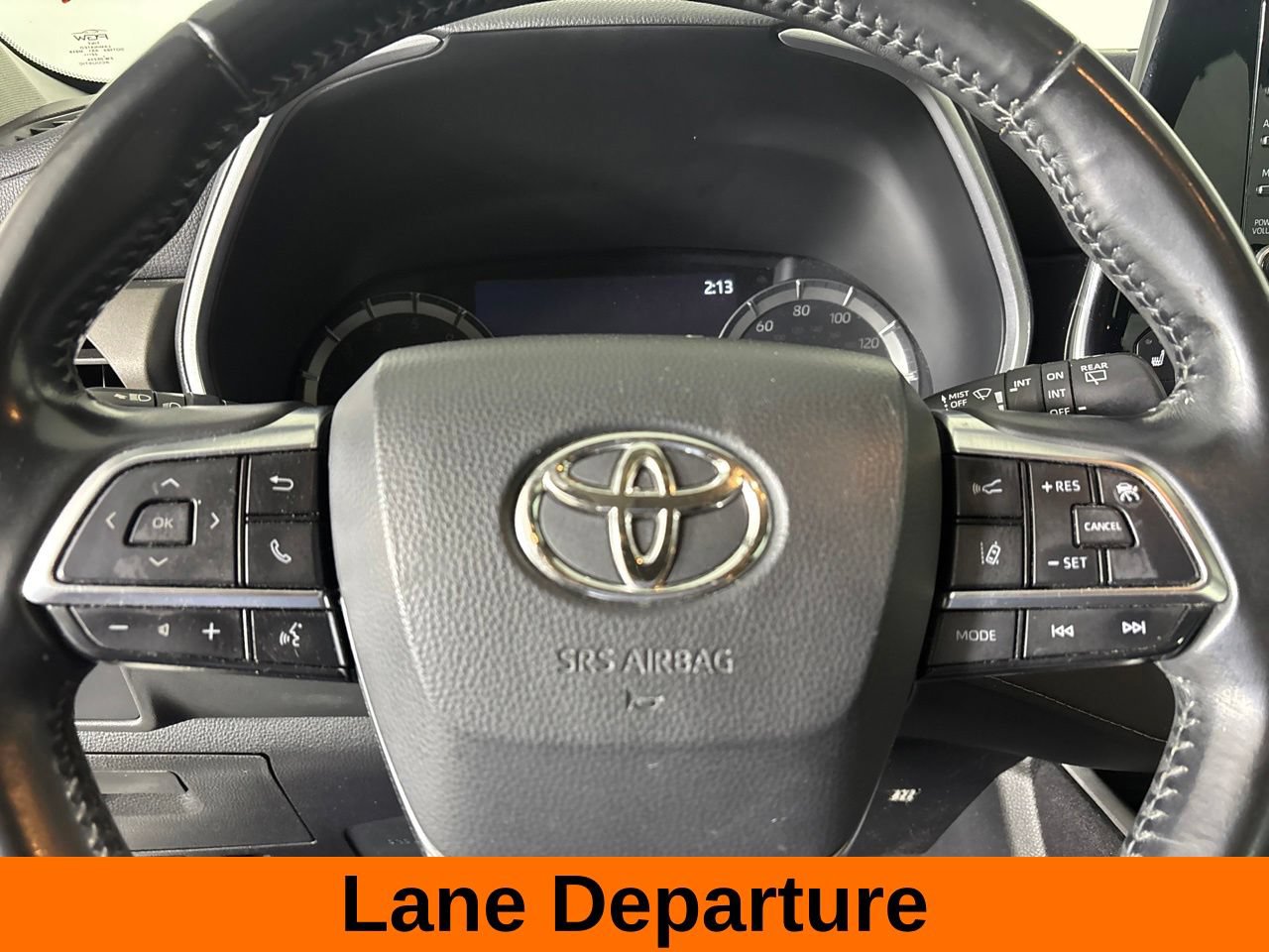 Used 2021 Toyota Highlander XLE FWD image 15