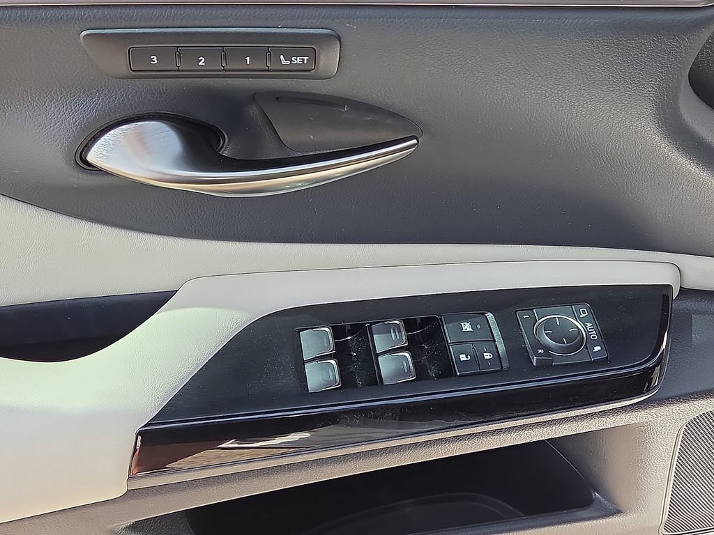 Used 2025 Lexus ES 350 w/ Premium Package FWD image 21