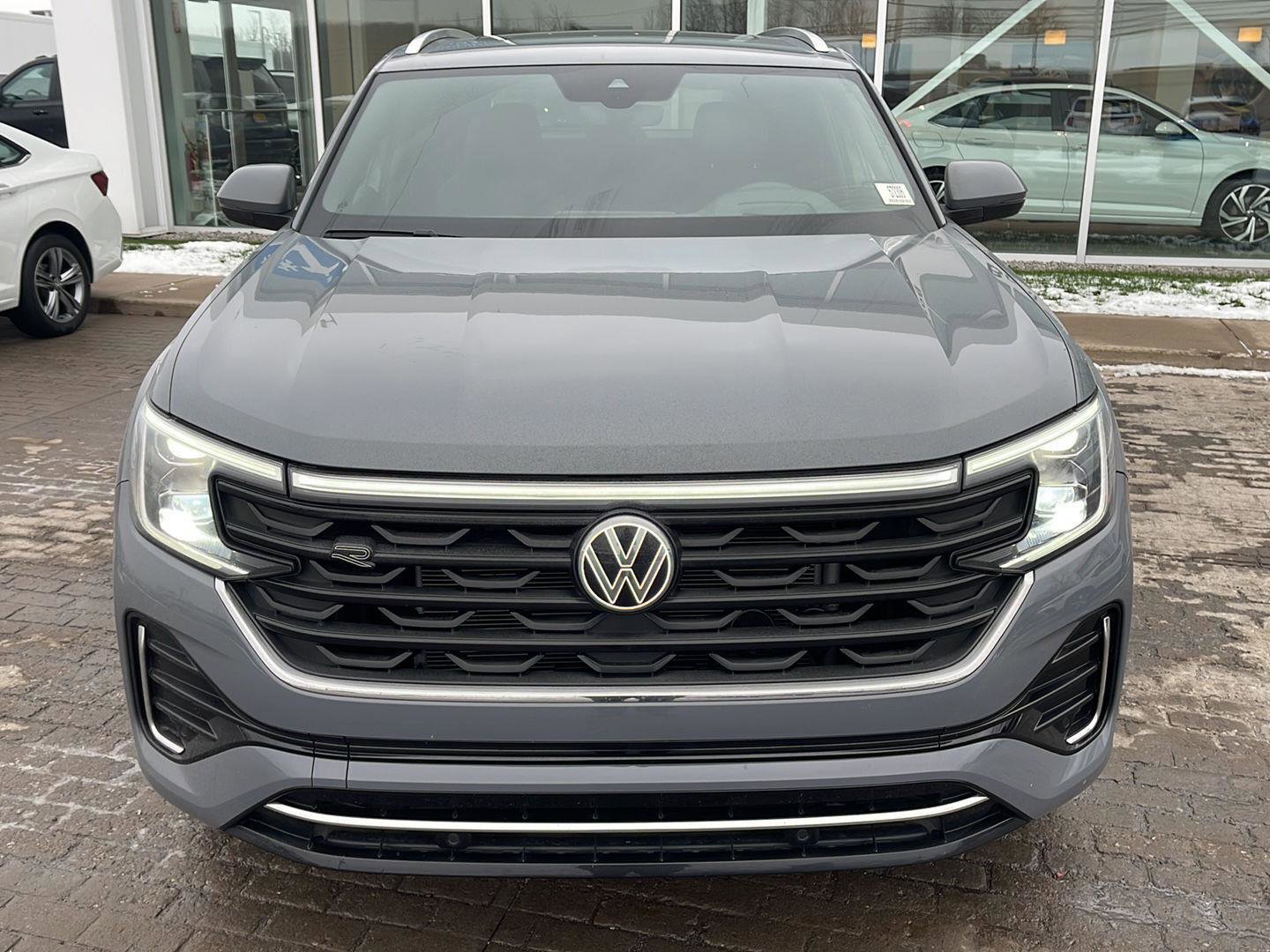 Used 2024 Volkswagen Atlas Cross Sport SEL R-Line image 2