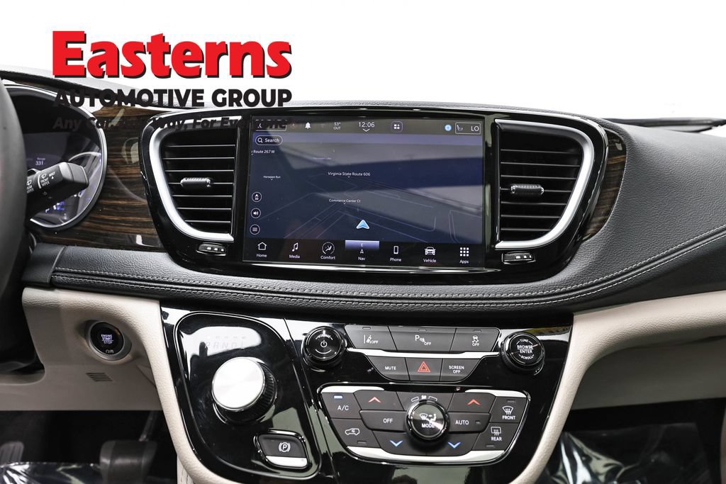 Used 2023 Chrysler Pacifica Limited FWD image 12