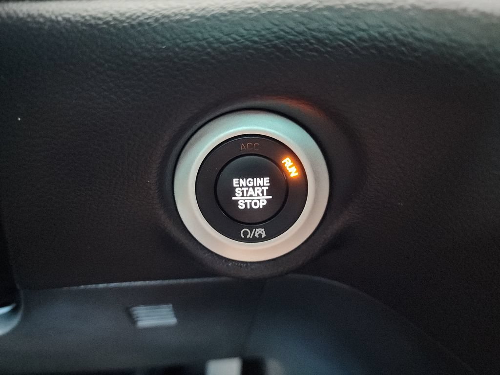 Used 2025 Chrysler Pacifica Select FWD image 26