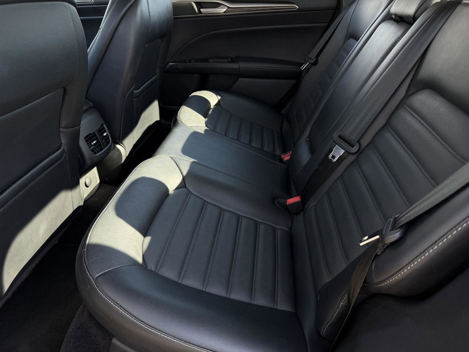 Used 2017 Ford Fusion SE w/ Fusion SE Technology Package image 8