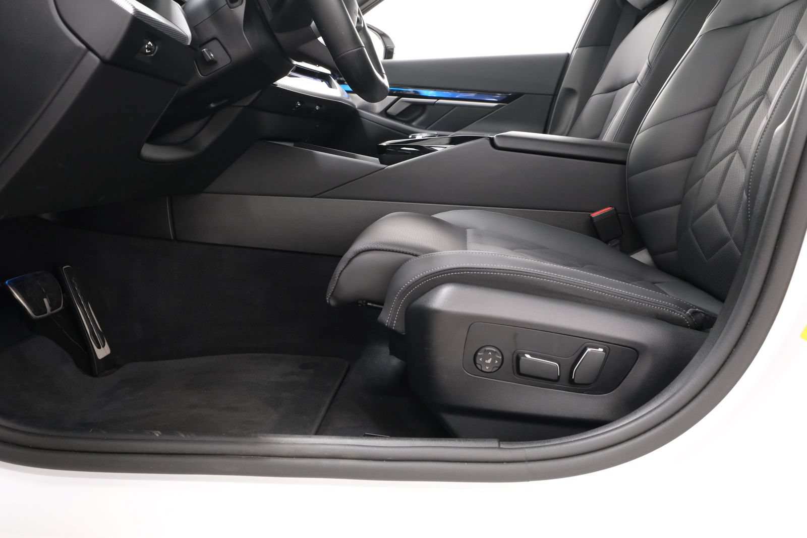 Used 2024 BMW i5 M60 w/ Premium Package AWD/4WD image 32