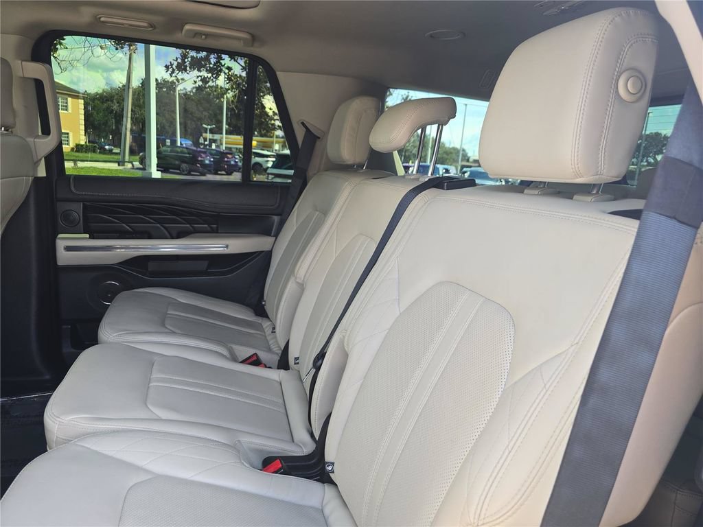 Used 2018 Ford Expedition Platinum RWD image 13