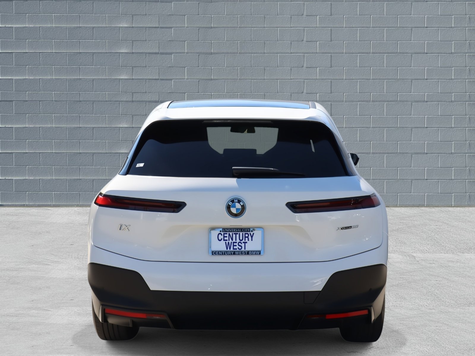 Used 2025 BMW iX xDrive50 w/ Convenience Package image 4