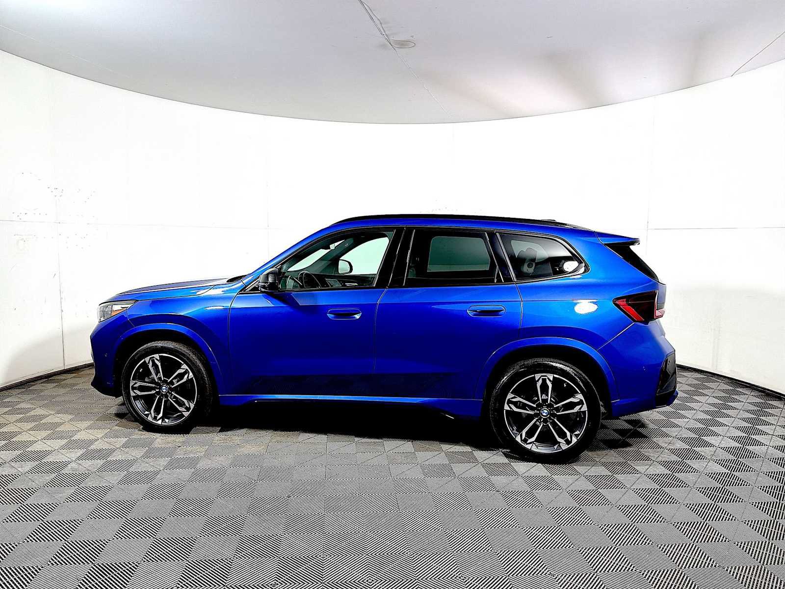 Certified 2023 BMW X1 xDrive28i w/ Premium Package AWD/4WD image 4