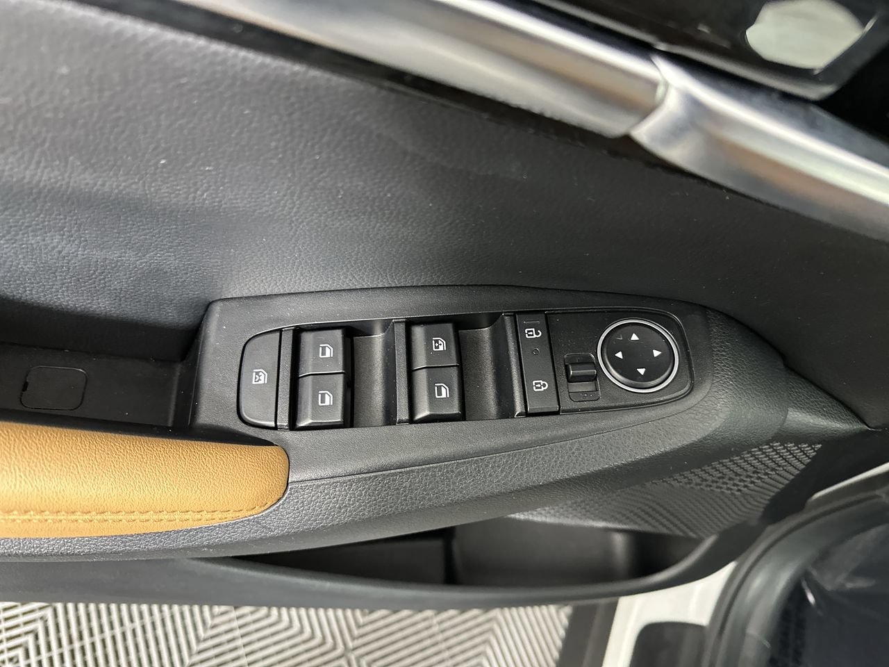 Certified 2024 Kia Seltos EX FWD image 2