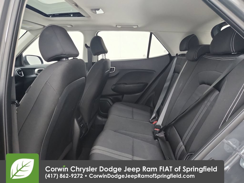 Used 2025 Hyundai Venue SEL FWD image 31