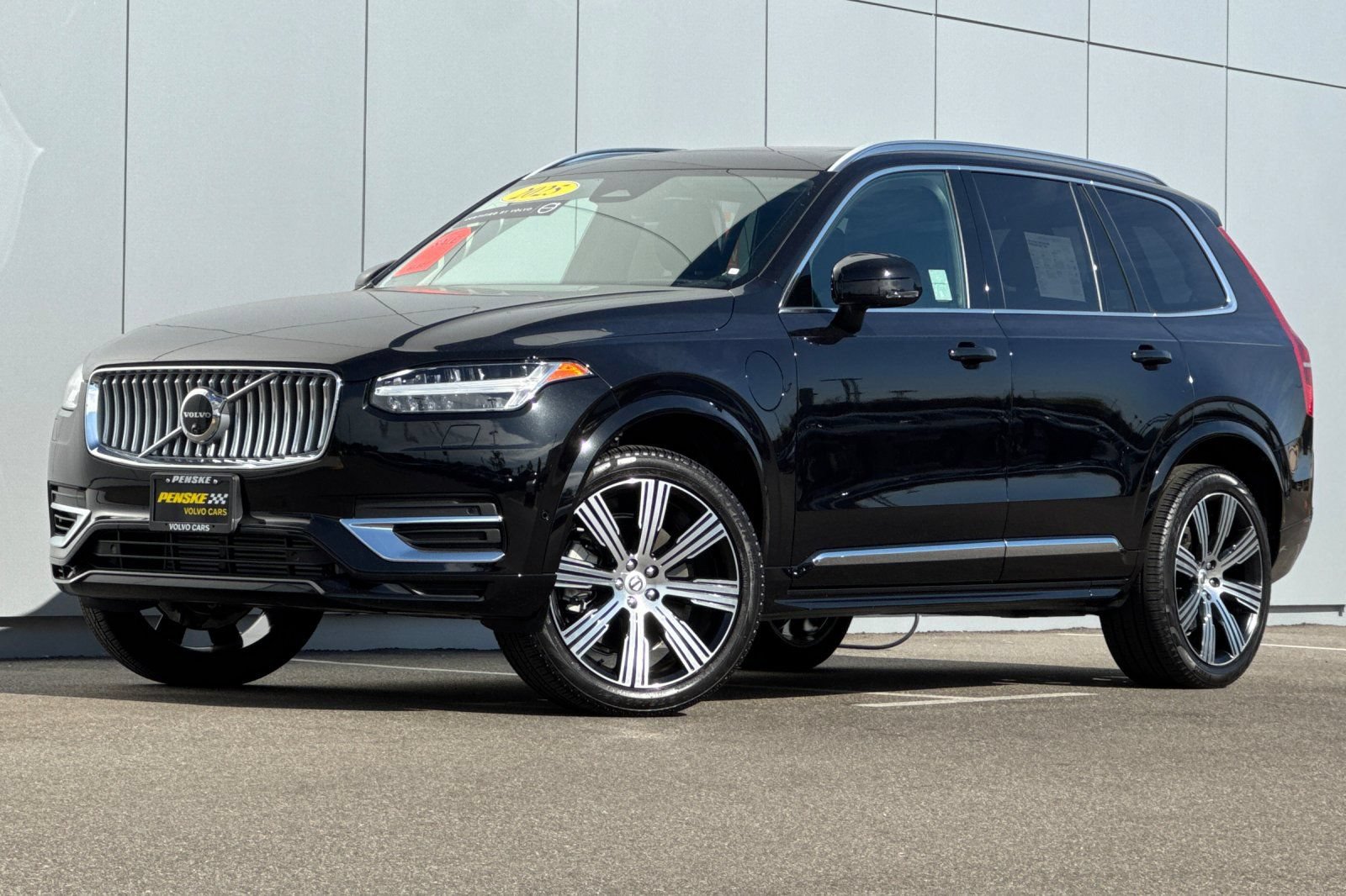 Used 2025 Volvo XC90 T8 Ultra w/ Protection Package Premier AWD/4WD image 1