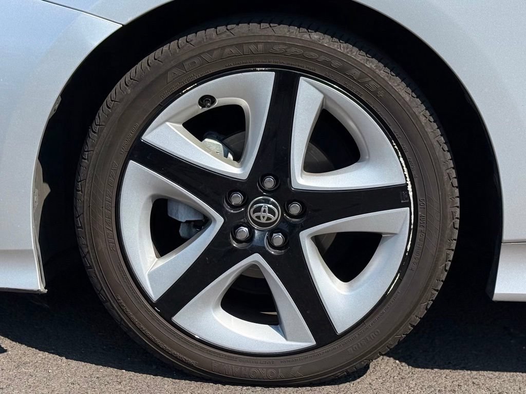 Used 2017 Toyota Prius Three Touring w/ Carpet Mat Package FWD image 9