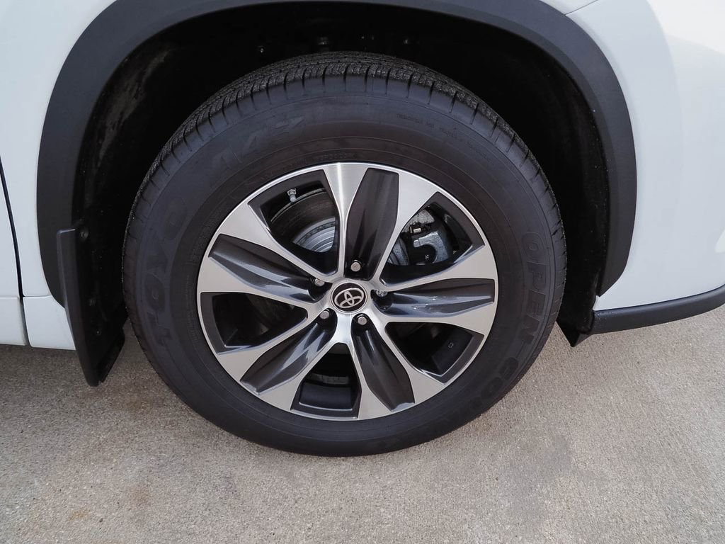 Used 2022 Toyota Highlander XLE image 35