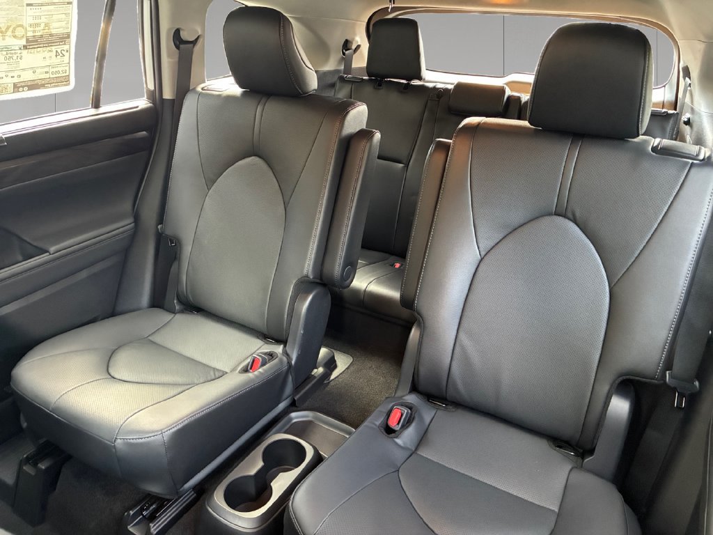 New 2026 Toyota Highlander Limited AWD/4WD image 17
