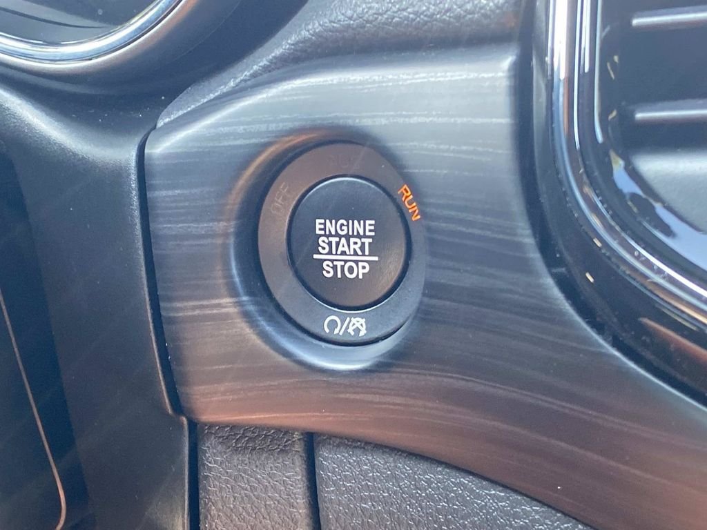 Used 2021 Jeep Grand Cherokee Laredo RWD image 29
