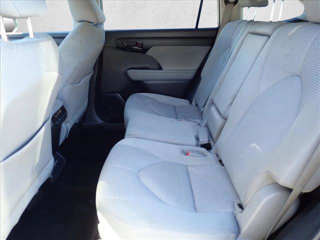 Used 2023 Toyota Highlander LE FWD image 8