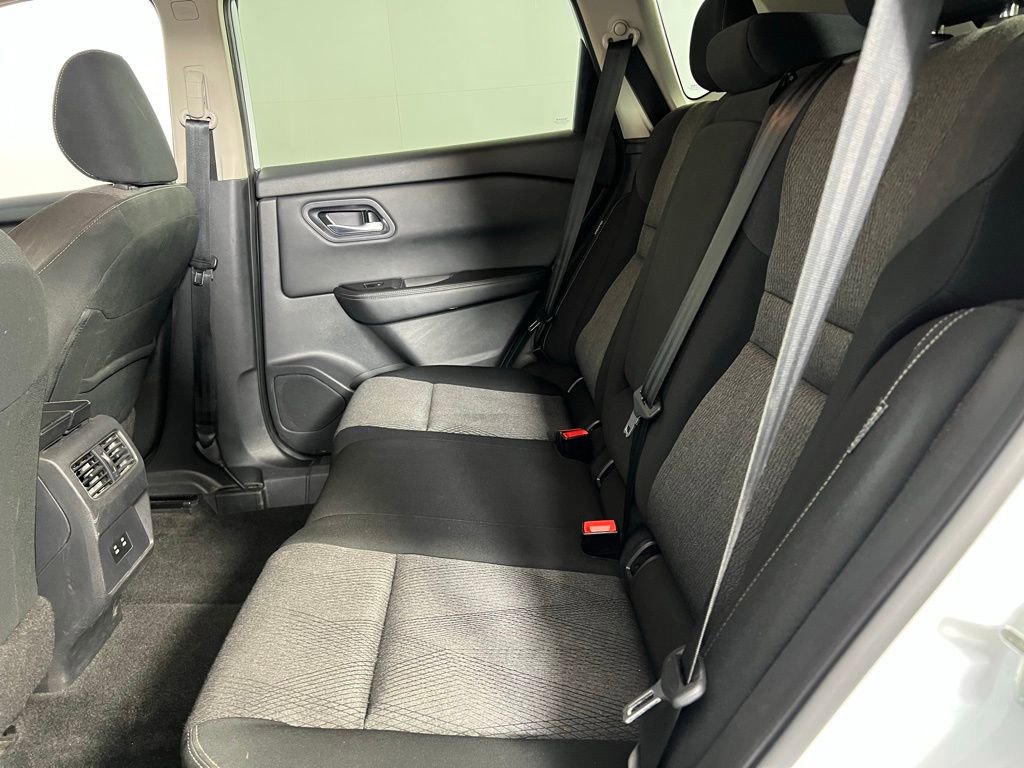 Used 2024 Nissan Rogue SV image 23